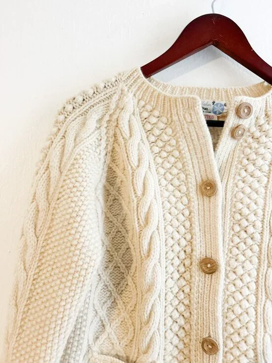 VINTAGE Snowflakes Hand Knit Pure Wool Aran Fisherman Cable Knit Cardigan - Picture 4 of 14